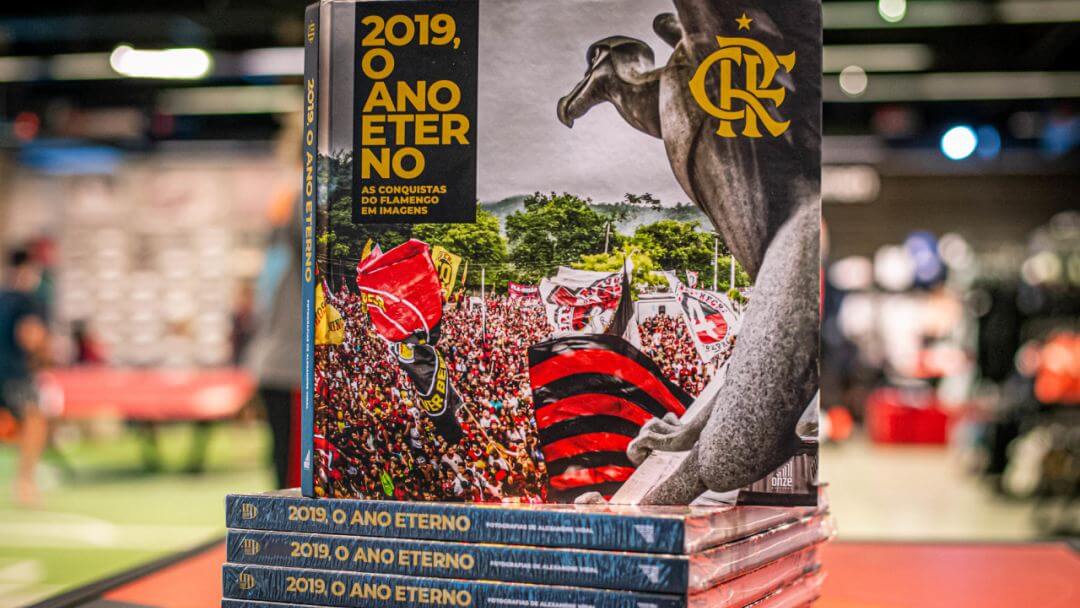 Capa do novo livro oficial do Flamengo "2019. o ano eterno"