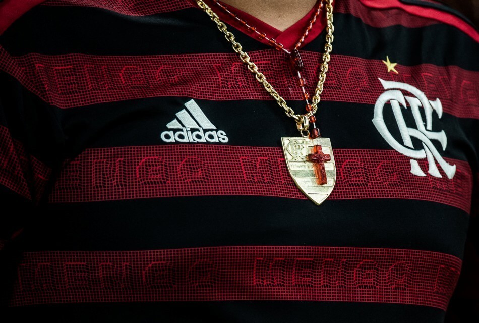 Fotos do Clube de Regatas do Flamengo sobre Simbolos dos Uniformes do  Futebol em 2019