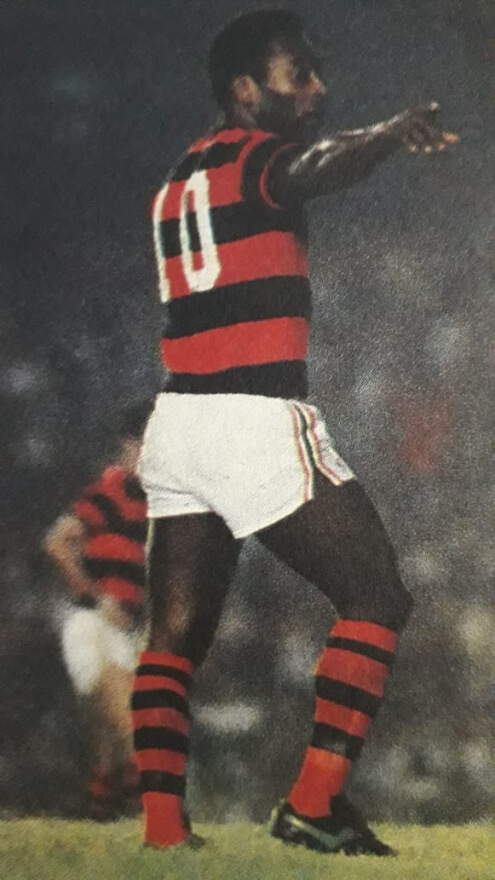 Pelé com a camisa rubro-negra no Maracanã