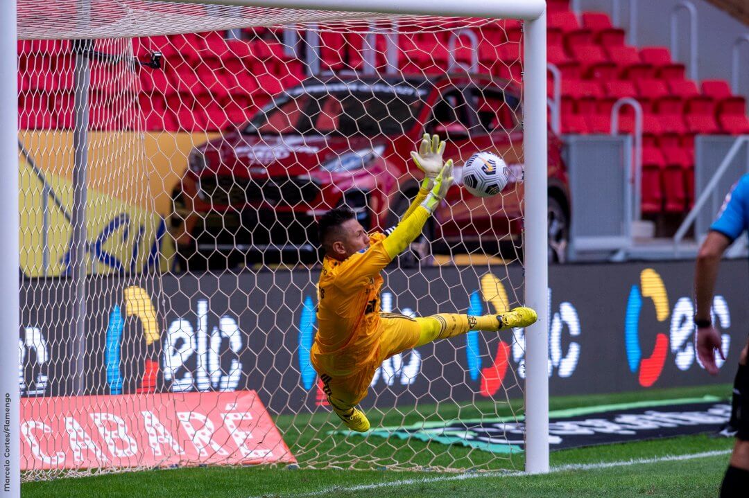 Assim como Marcial no Campeonato Estadual de 1963, Diego Alves pode dizer que "deu um título ao Flamengo"