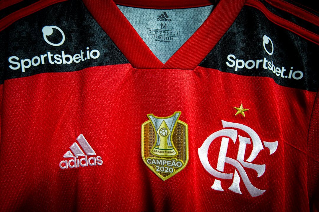 Confira os detalhes do livro "Manto Sagrado! A evolução do design do uniforme de futebol do Flamengo", que contará a história do design da camisa rubro-negra.